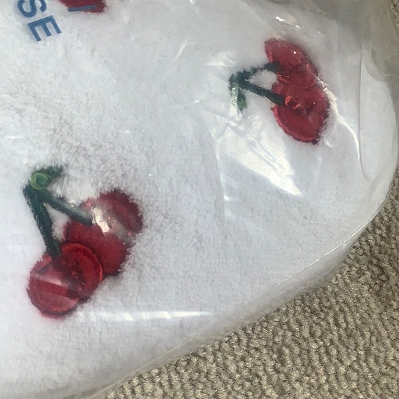 Slippers - Picture 2 of 5